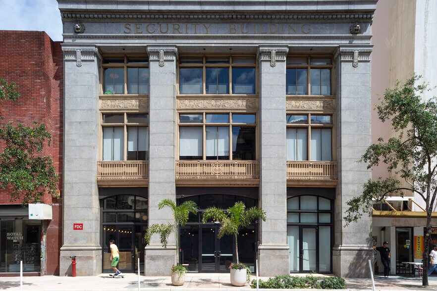 More Photos Of 117 NE 1st Ave, Miami Coworking Space