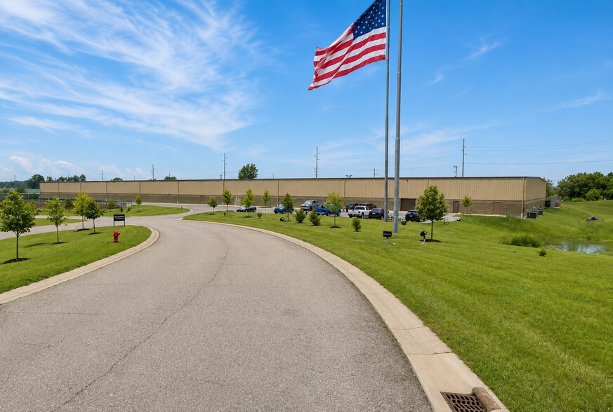 More Photos Of 163 Premier Dr, Lake Orion Manufacturing For Sale