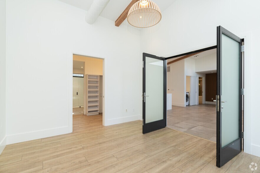 More Photos Of 330 S Cedros Ave, Solana Beach Apartments For Lease