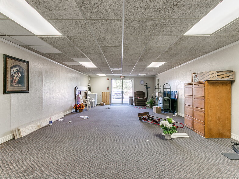 More Photos Of 809 SW 4th St, Moore Religious Facility For Sale