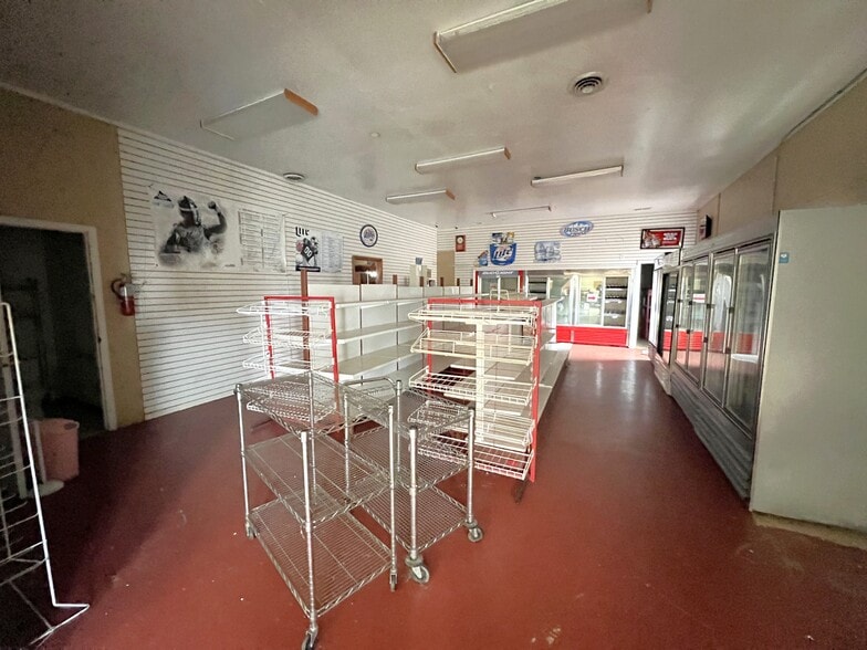 More Photos Of 854 NC-770, Mayodan Bar For Sale