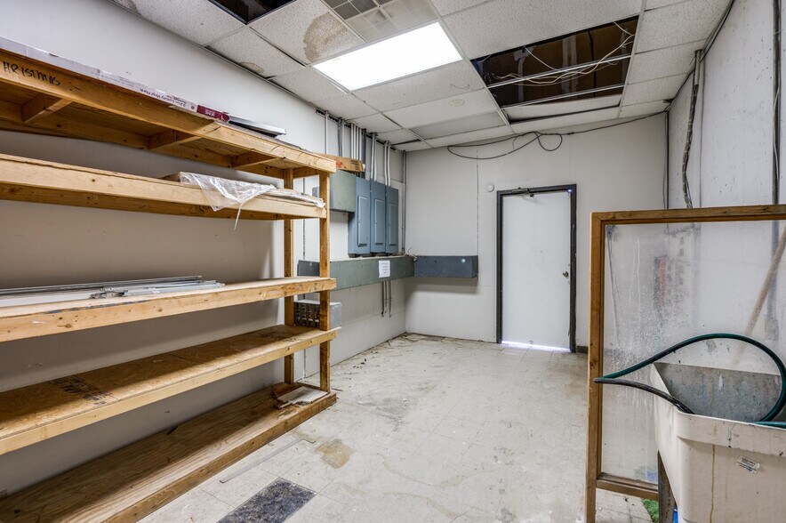 More Photos Of 2345 E State Highway 121, Lewisville Contractor Storage Yard For Sale