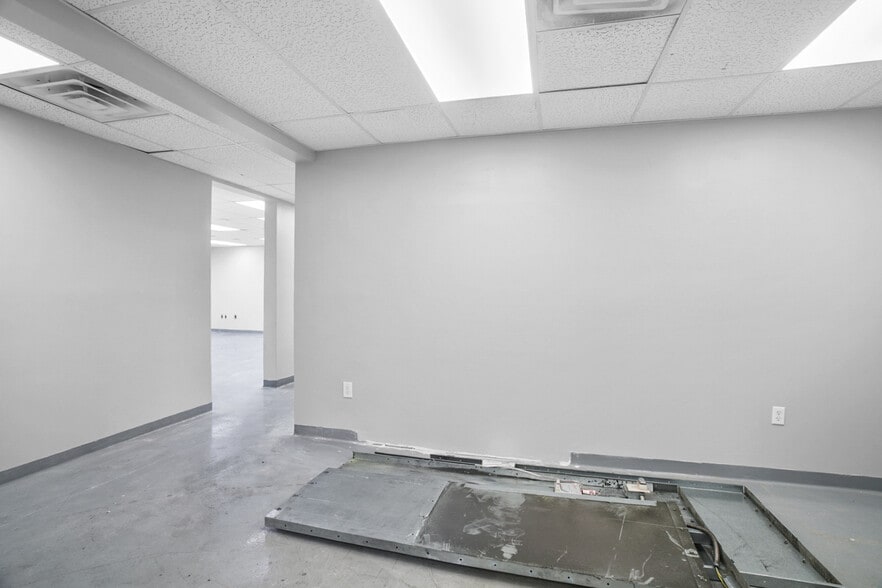 More Photos Of 8200-8358 NW 30th Ter, Doral Warehouse For Lease