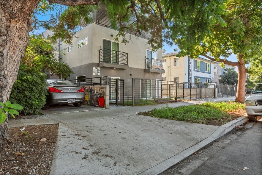 More Photos Of 1032-1038 N Oxford Ave, Los Angeles Apartments For Sale