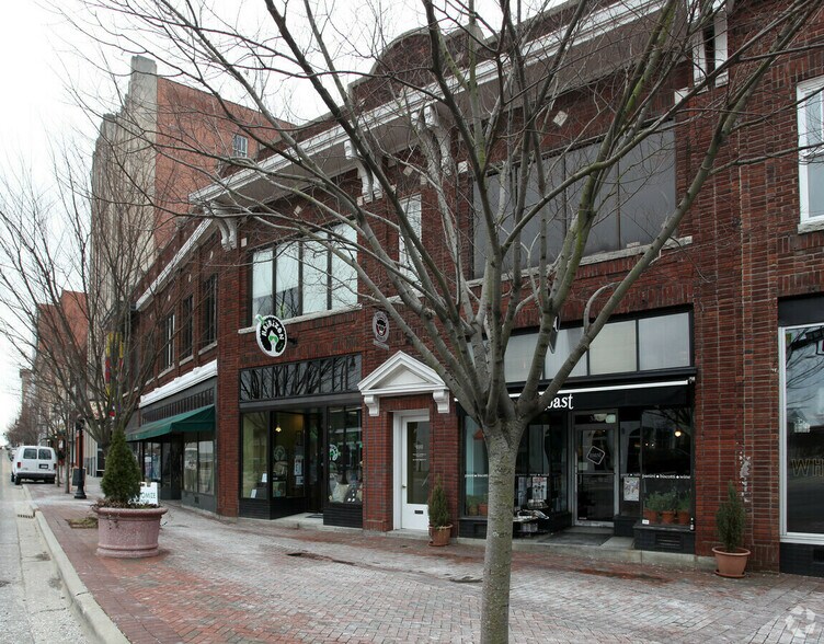 More Photos Of 341-345 W Main St, Durham Storefront Retail Office For Lease