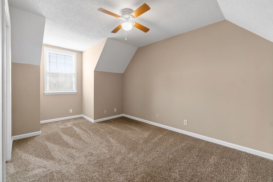 More Photos Of 279B Harrier ct, Clarksville Apartments For Sale