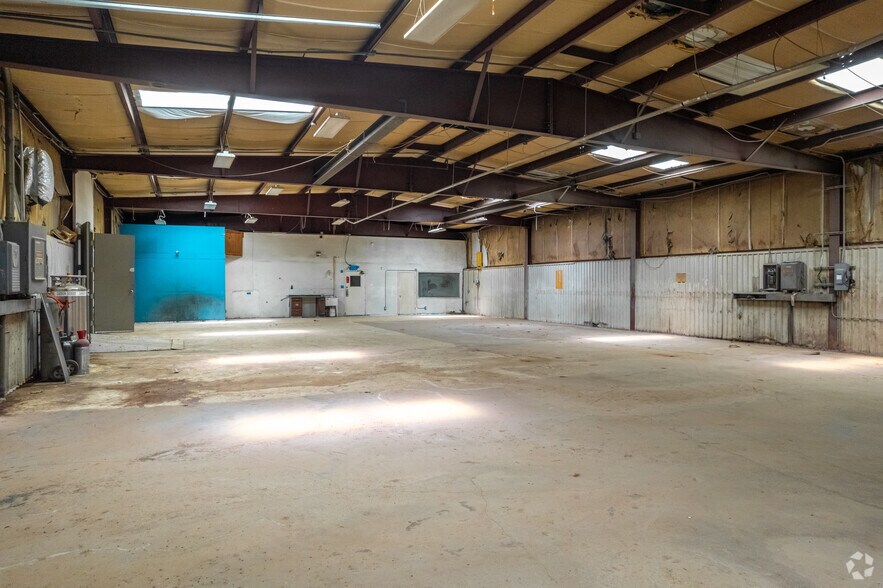 More Photos Of 2045 S Loop 250 W, Midland Warehouse For Sale