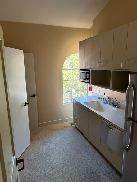 More Photos Of 2997 Woodside Rd, Woodside Office For Lease