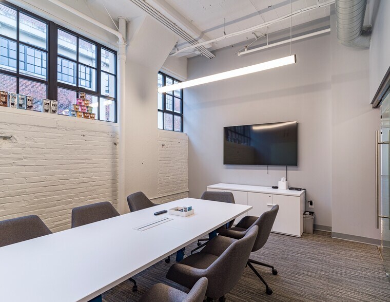 More Photos Of 2275 Bridge St, Philadelphia Unknown For Lease