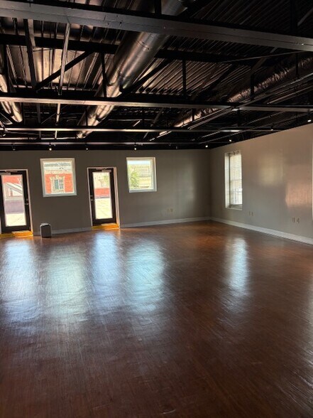 More Photos Of 917 Bay/211 Charles St, Beaufort Storefront Retail Residential For Sale