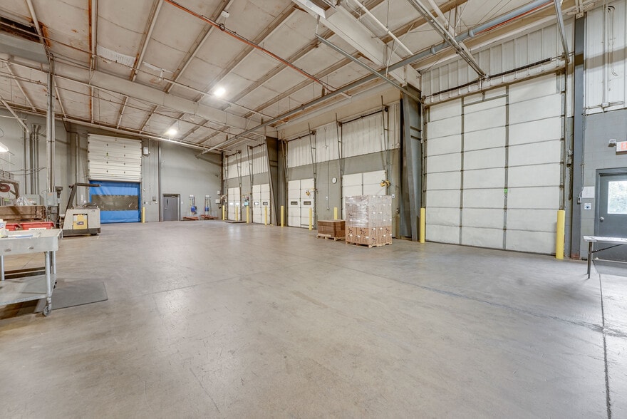 More Photos Of 400 Great Lakes Pky, Bellevue Warehouse For Sale