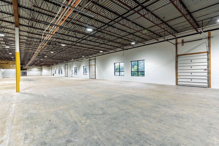 More Photos Of 31-47 Reads Way, New Castle Light Distribution For Lease