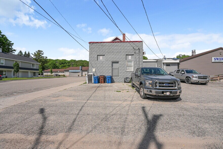 More Photos Of 10907 Main St, Honor Flex For Sale