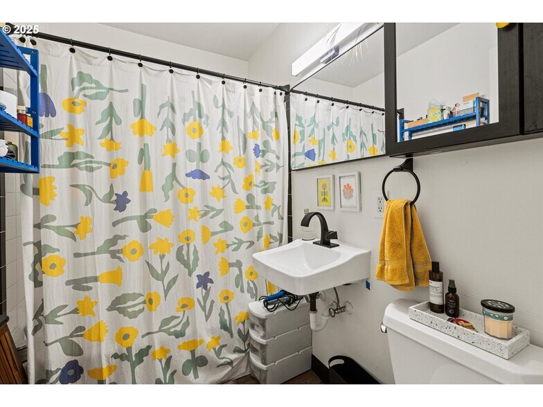 More Photos Of 5104 SE Clinton St, Portland Apartments For Sale