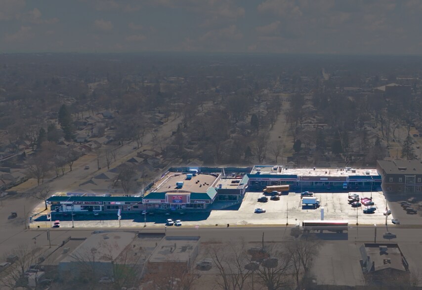 More Photos Of 2201-2303 Grand Ave, Waukegan General Retail For Sale