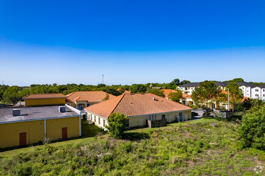 More Photos Of 1070-1072 E Brandon Blvd, Brandon Medical For Lease