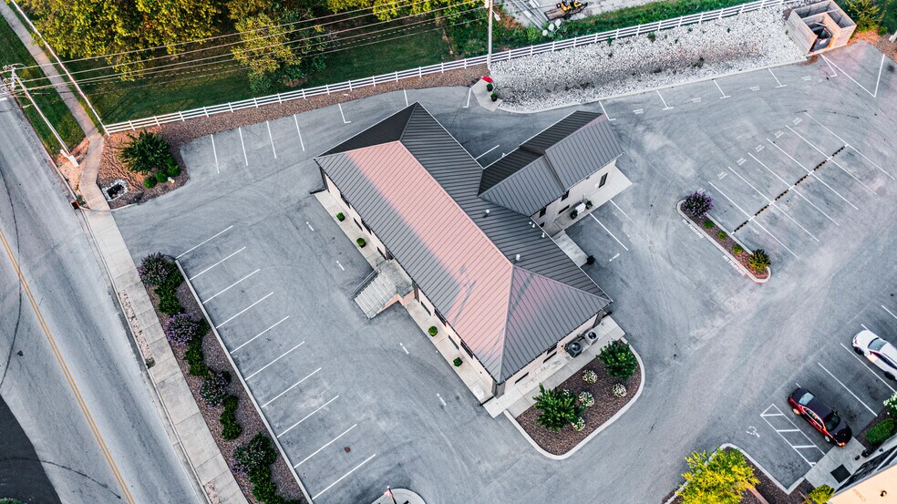 More Photos Of 1502 Westen St, Bowling Green Office For Sale