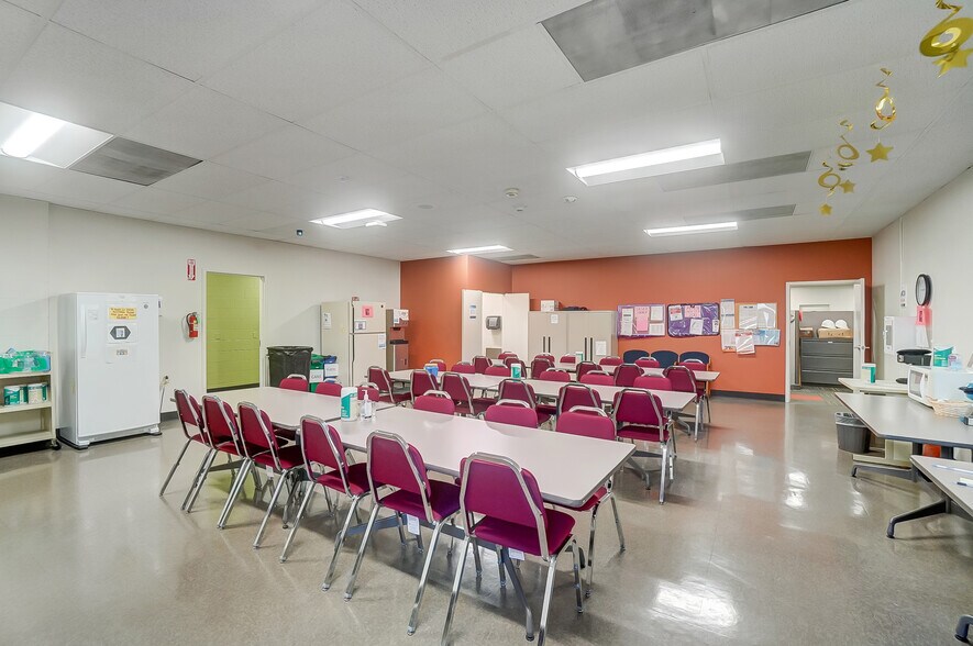 More Photos Of 2025 E 4th St, Lima Light Manufacturing For Sale