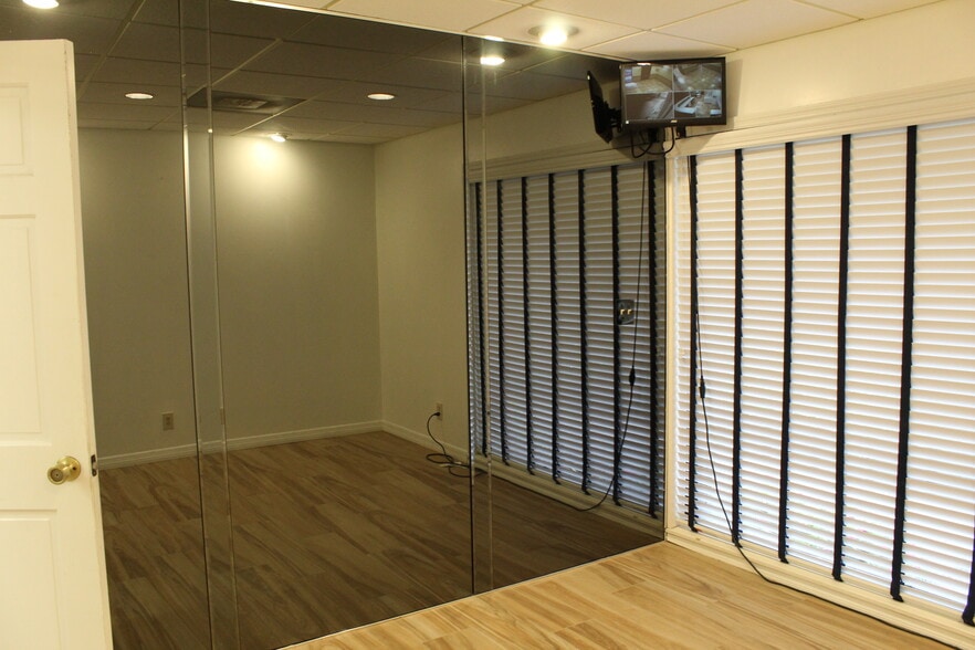 More Photos Of 7800 W Oakland Park Blvd, Sunrise Medical For Lease