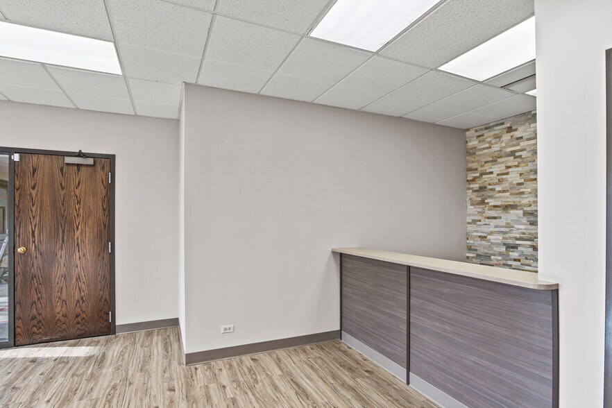 More Photos Of 10579 Bradford Rd, Littleton Medical For Lease