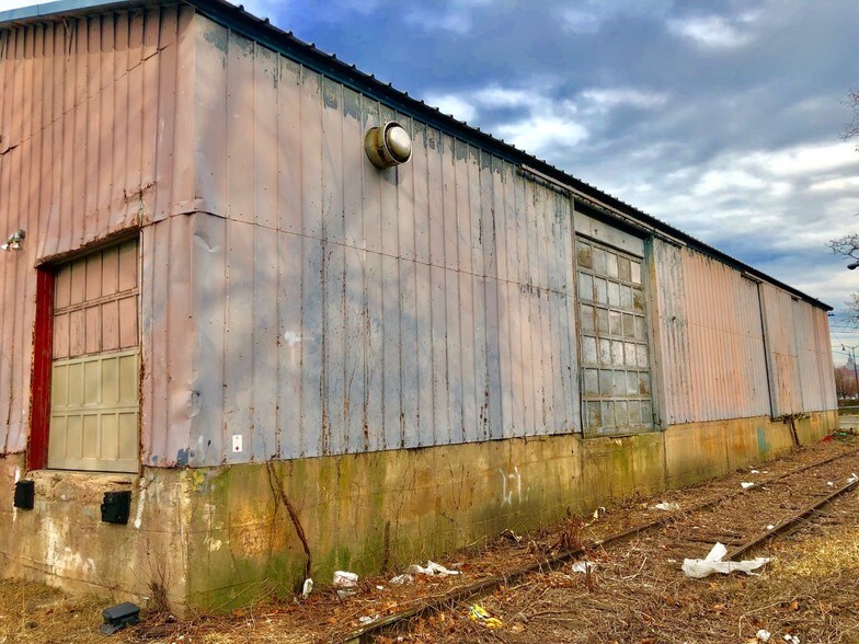 More Photos Of 29 S Depot Plz, Tarrytown Warehouse For Lease