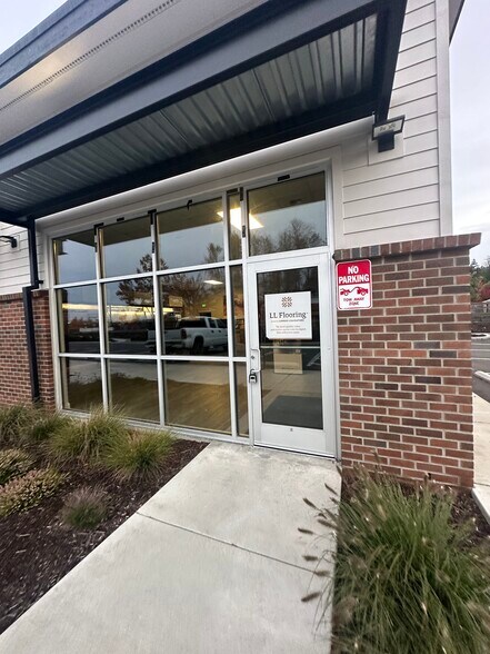 More Photos Of 145 E Stuart Rd, Bellingham Storefront Retail Office For Lease