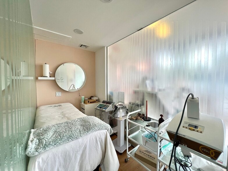 More Photos Of 355-359 Miracle Mile, Coral Gables Freestanding For Lease