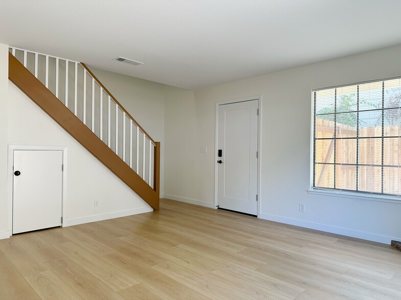 More Photos Of 1805 V St, Sacramento Dormitory For Sale