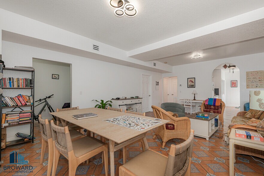 More Photos Of 330 SW 20th St, Fort Lauderdale Multifamily For Sale