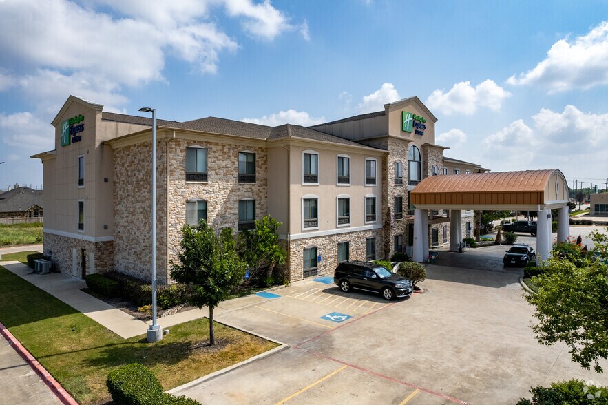 More Photos Of 323 Ed Schmidt Blvd, Hutto Hotel For Sale