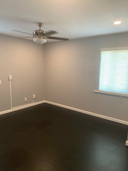 More Photos Of 3917 Stockdale Hwy, Bakersfield Medical For Sale