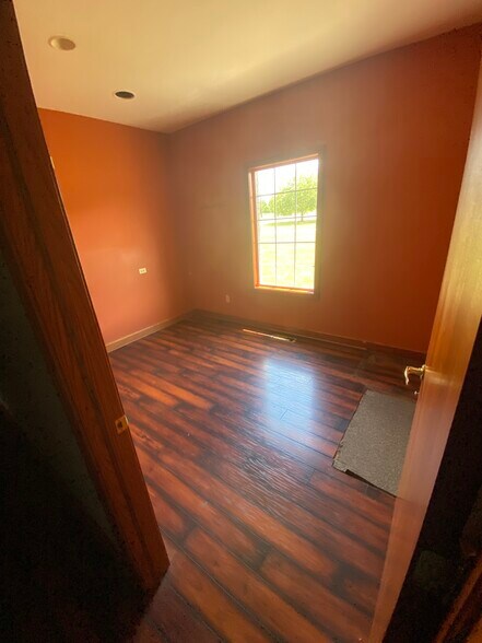 More Photos Of 909 Dover Rd, Wooster Office Residential For Lease