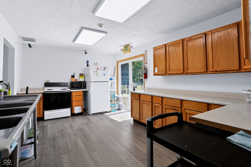 More Photos Of 5925 Kentucky Ave, Indianapolis Daycare Center For Sale