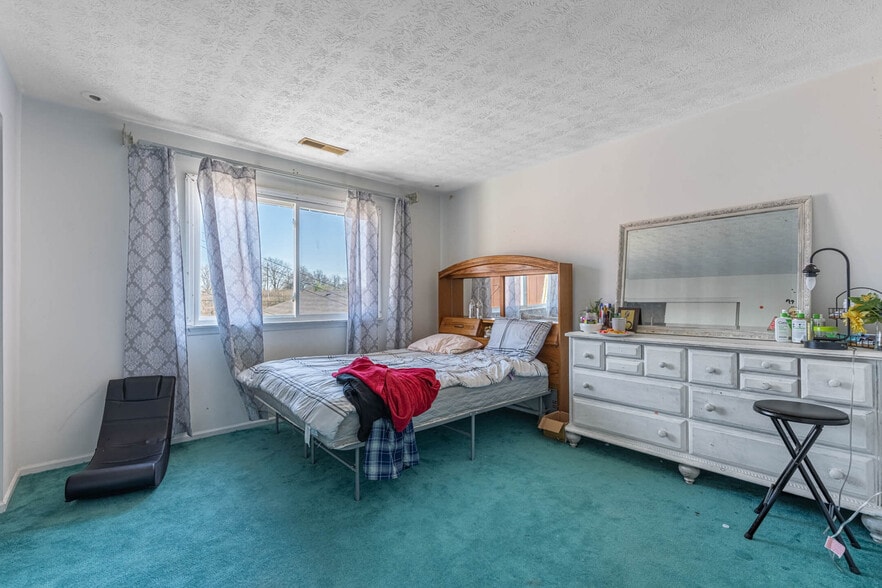 More Photos Of 5174 Hamilton Middletown Rd, Hamilton Light Distribution For Sale