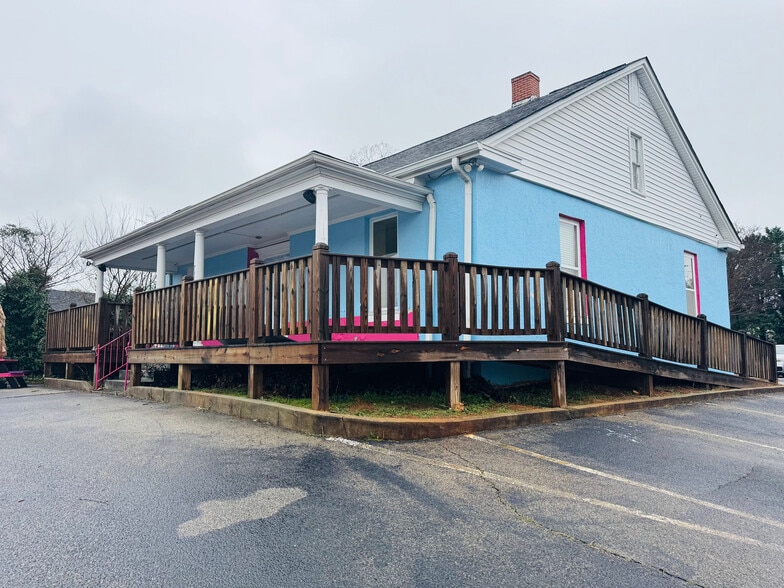 More Photos Of 732 W Taylor St, Griffin General Retail For Sale