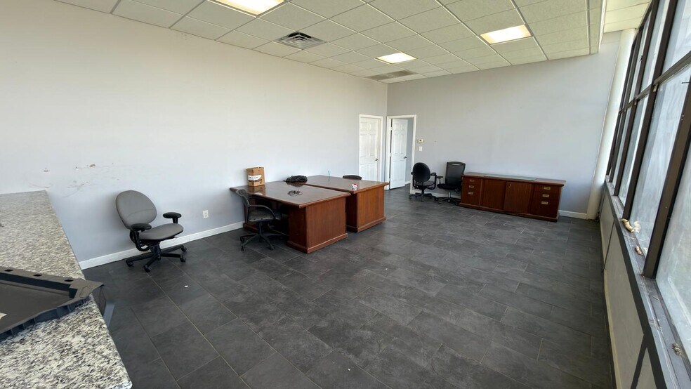 More Photos Of 5440 Gulf Fwy, Houston Warehouse For Lease