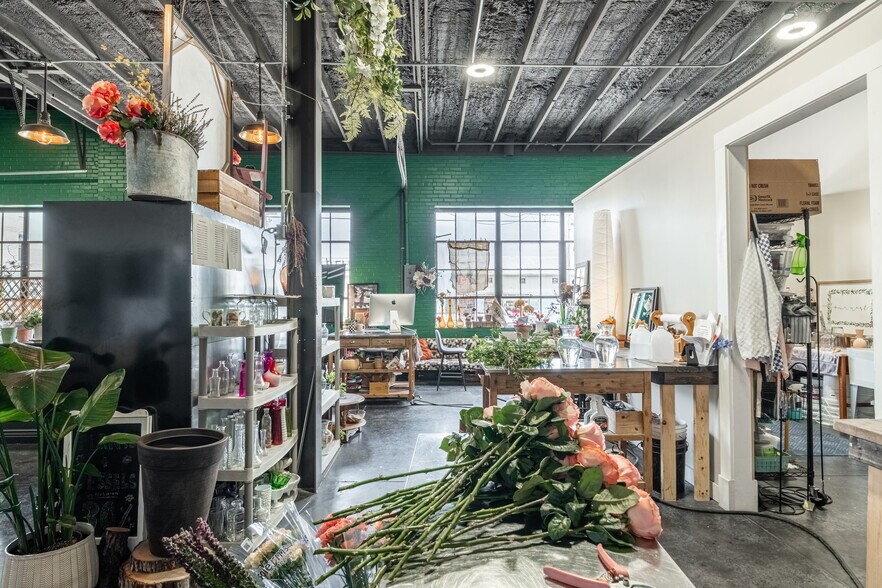 More Photos Of 119 N Jackson St, Perryville General Retail For Sale