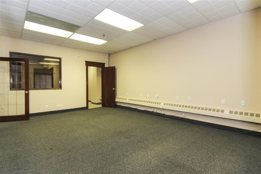 More Photos Of 1015 Centre St NW, Calgary Storefront Retail Residential For Sale