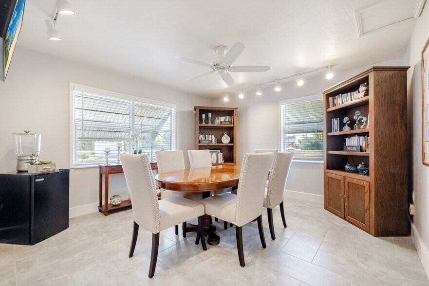 More Photos Of 164 Pondella Rd, North Fort Myers Office For Sale