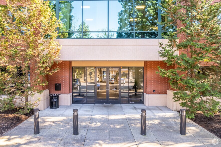 More Photos Of 12909 SW 68th Pky, Tigard Office Residential For Lease