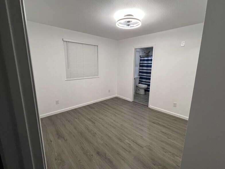 More Photos Of 7490 Lander Ave, Hilmar Office Residential For Sale