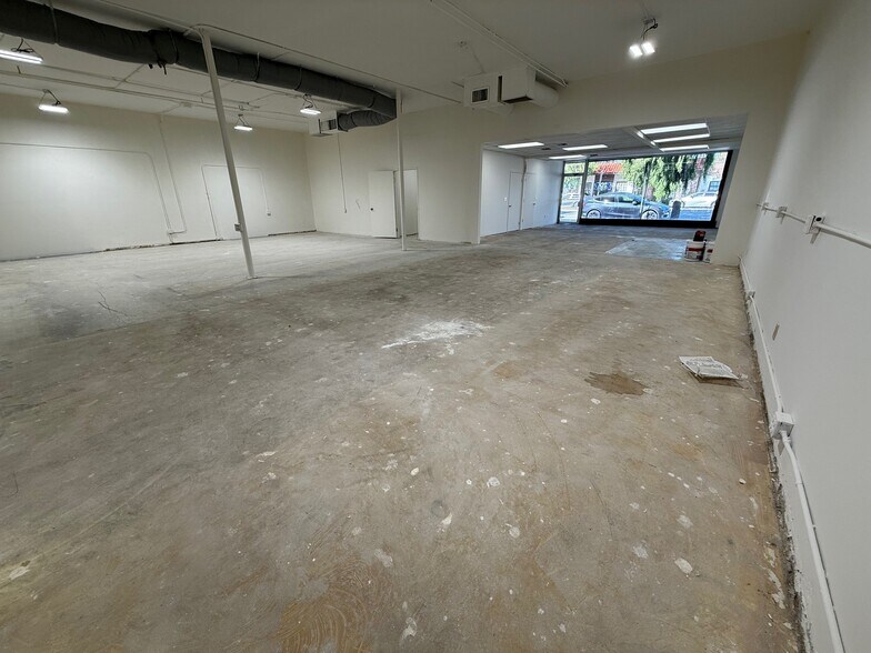 More Photos Of 3818 W Burbank Blvd, Burbank Storefront For Lease