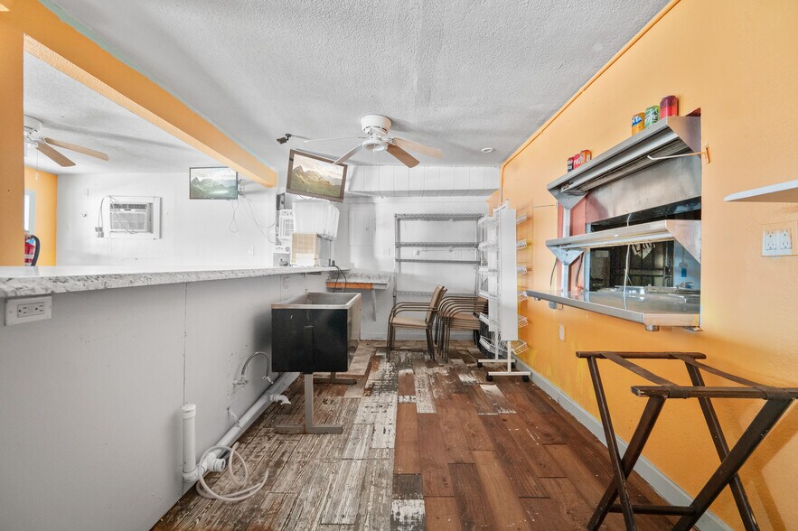 More Photos Of 1710 Second St, Pleasanton Restaurant For Sale