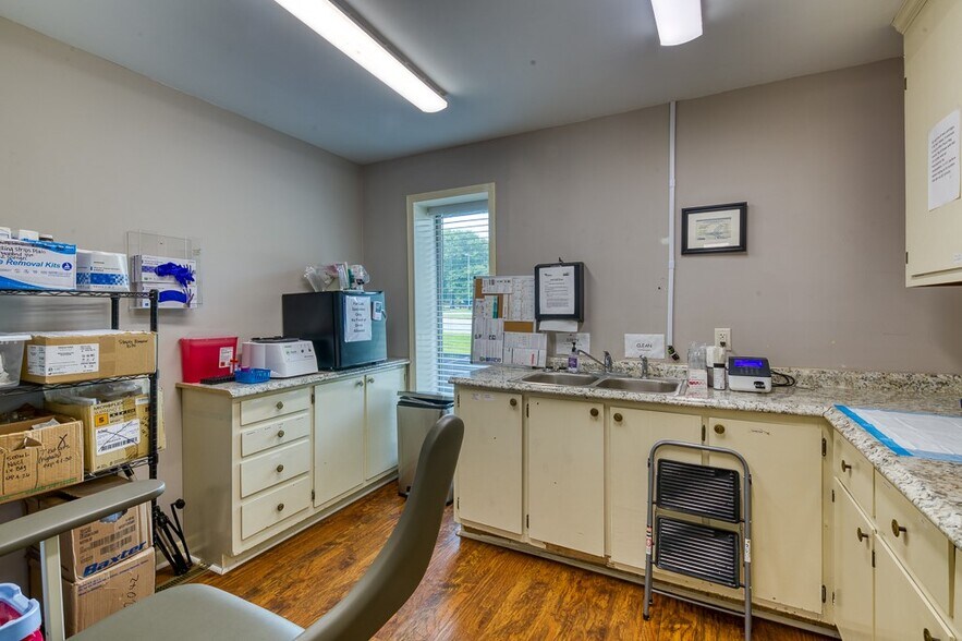 More Photos Of 807 S Pendleton St, Easley Medical For Sale