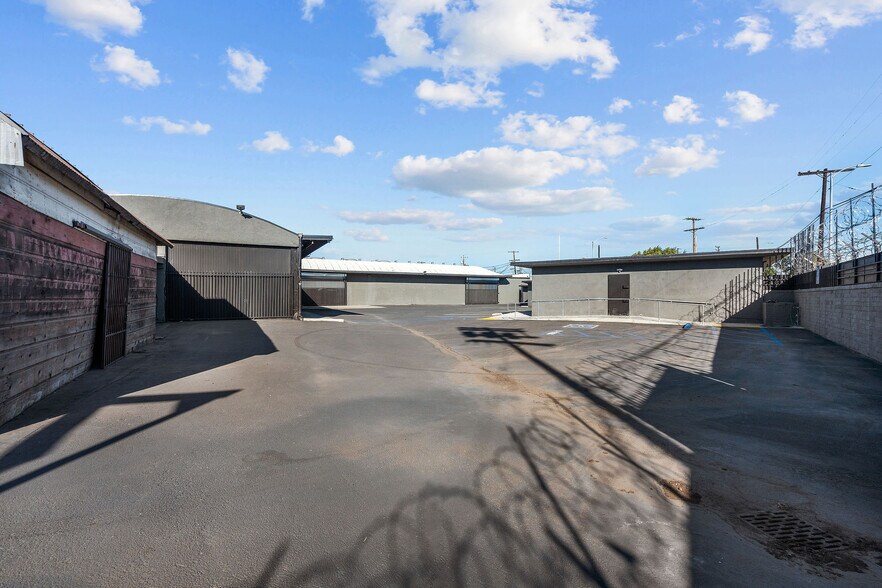 More Photos Of 3170 E 11th St, Los Angeles Warehouse For Lease