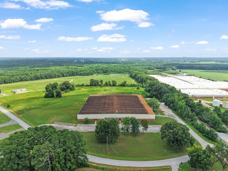 More Photos Of 479 Swanson Dr, Dresden Manufacturing For Lease