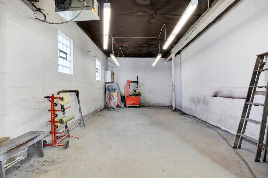 More Photos Of 2514 Pine Ave, Niagara Falls General Retail For Sale