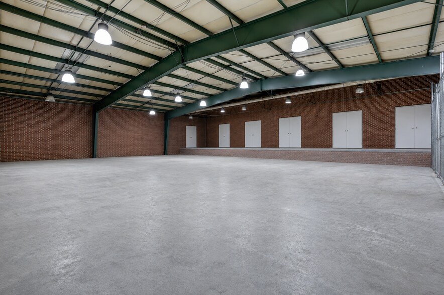 More Photos Of 211 N Pleasantburg Dr, Greenville Light Manufacturing For Sale