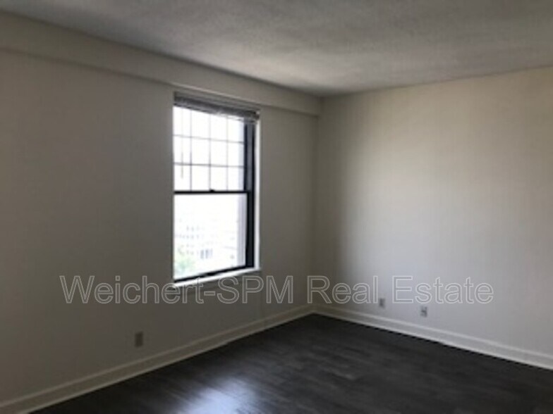 More Photos Of 109 N Main St, Memphis Apartments For Lease