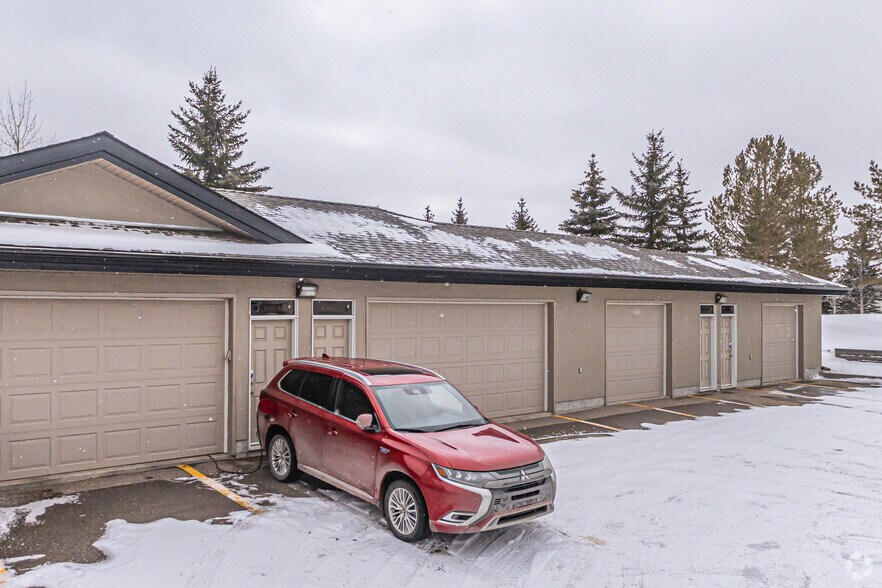 More Photos Of 1289 91st St, Edmonton Office For Sale